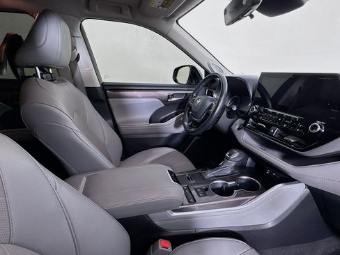 Used 2022 Toyota Highlander Platinum image 28