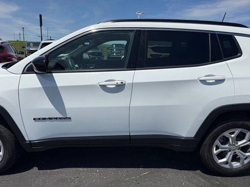 Used 2024 Jeep Compass Latitude AWD/4WD image 32