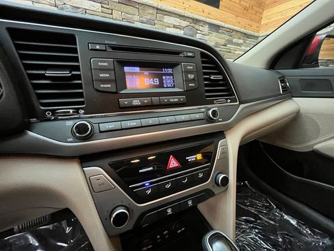 Used 2018 Hyundai Elantra SE FWD image 10