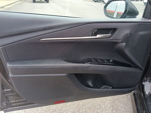 Used 2025 Toyota Camry LE FWD image 11