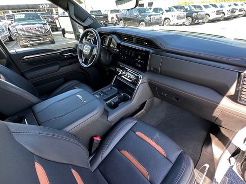 Used 2024 GMC Sierra 2500 AT4 w/ AT4 Premium Plus Package AWD/4WD image 14