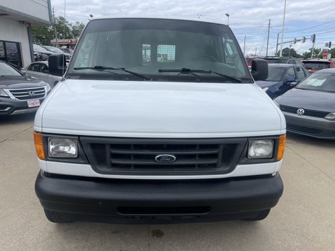 Used 2005 Ford E-350 and Econoline 350 Extended Super Duty image 2
