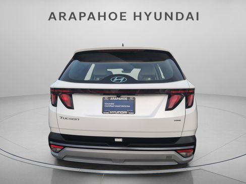 Used 2025 Hyundai Tucson SE image 4