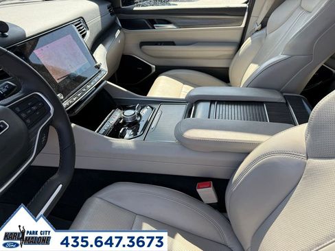 Used 2023 Jeep Wagoneer Series III w/ Premium Group I AWD/4WD image 25