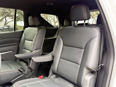 Used 2025 Chevrolet Traverse Z71 image 18