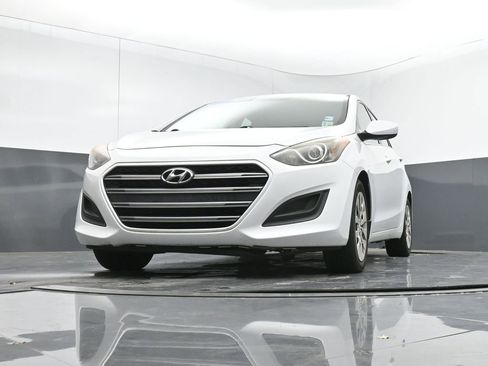Used 2016 Hyundai Elantra GT image 37