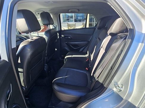 Used 2017 Chevrolet Trax LT w/ LT Convenience Package image 8