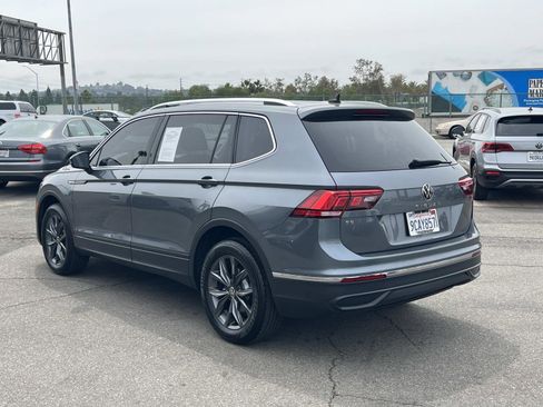Certified 2022 Volkswagen Tiguan SE image 3