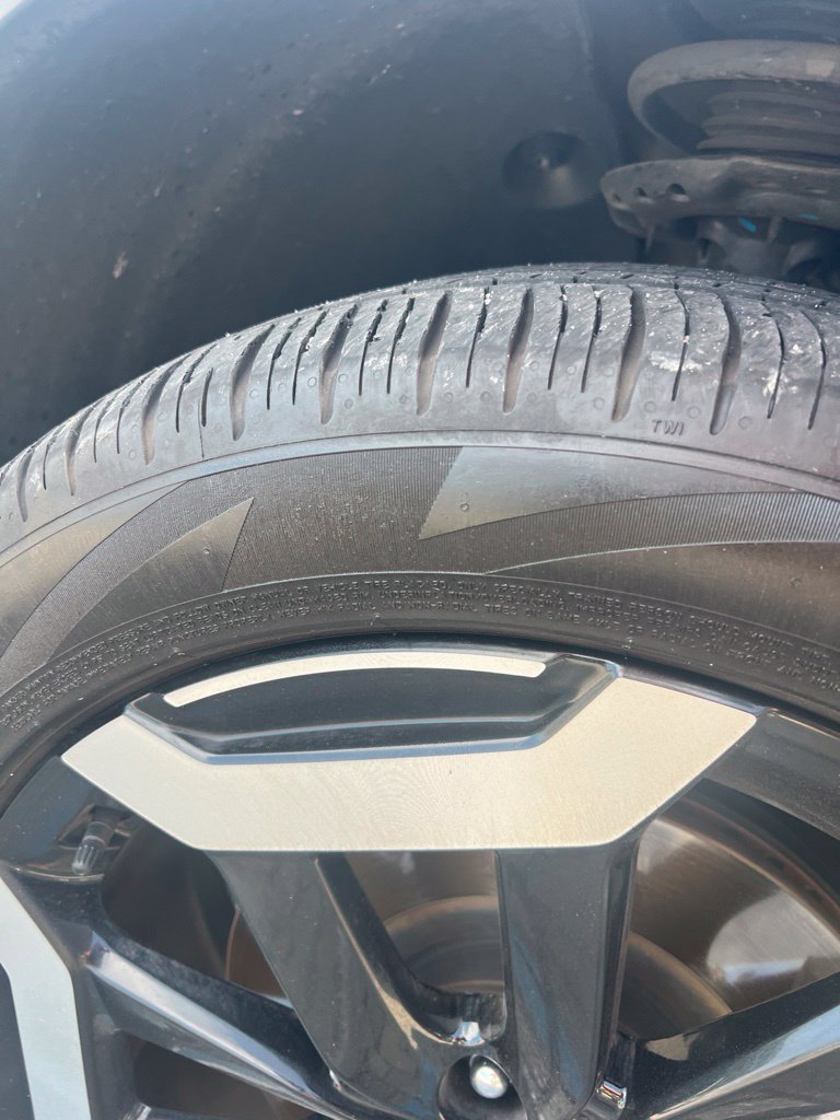 Used 2025 Kia Telluride EX w/ EX Captain's Chair Package FWD image 4