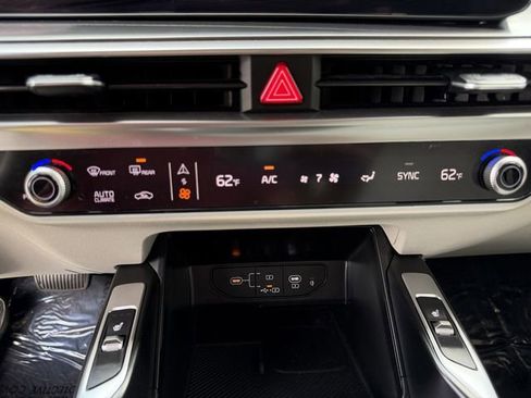 Certified 2025 Kia Sorento S w/ Panoramic Sunroof Package image 20