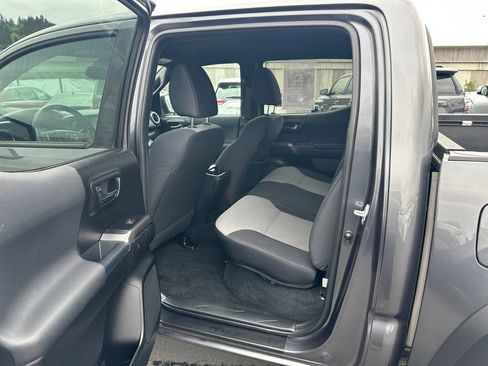 Used 2021 Toyota Tacoma TRD Off-Road w/ Technology Package AWD/4WD image 13