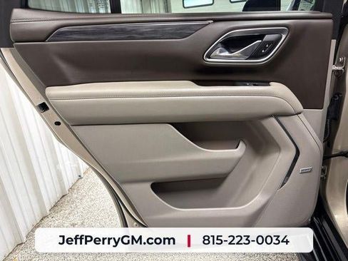 Used 2021 GMC Yukon SLT w/ SLT Luxury Plus Package AWD/4WD image 28
