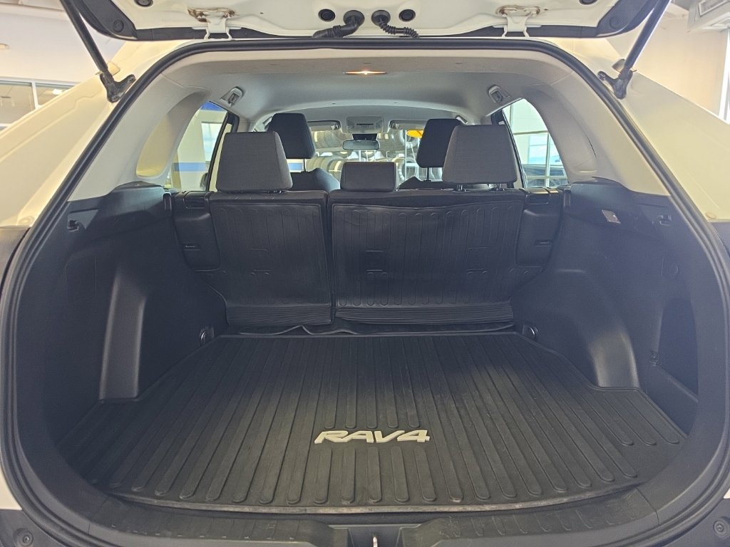 Used 2021 Toyota RAV4 XLE AWD/4WD image 27
