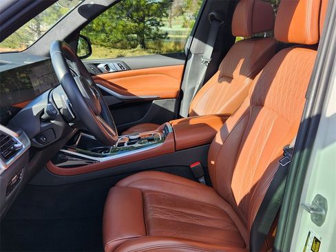 Used 2023 BMW X7 xDrive40i w/ M Sport Package image 8