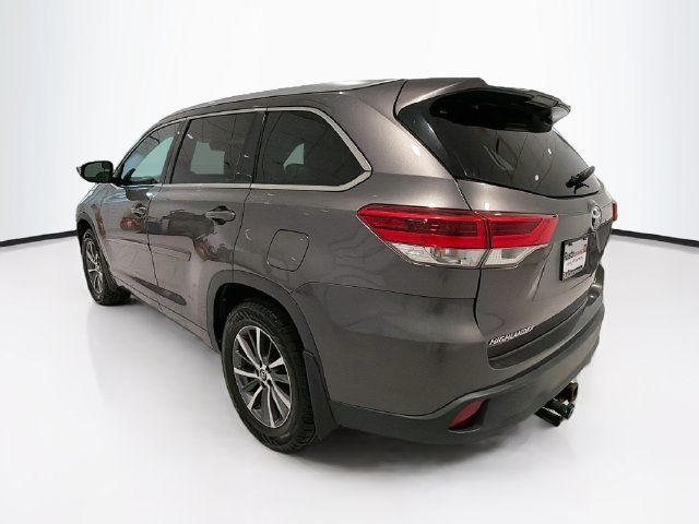 Certified 2017 Toyota Highlander XLE w/ Carpet Mat Package AWD/4WD image 5