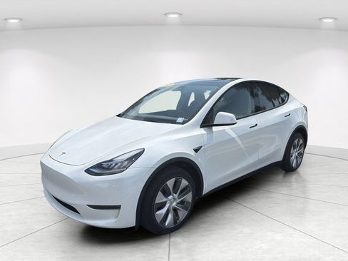 Used 2023 Tesla Model Y Performance AWD/4WD image 8