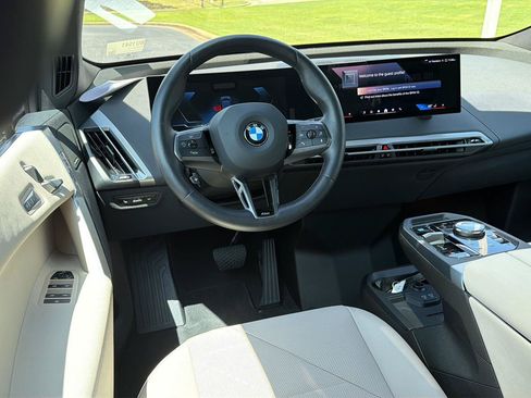 Used 2025 BMW iX xDrive50 w/ Premium Package AWD/4WD image 19