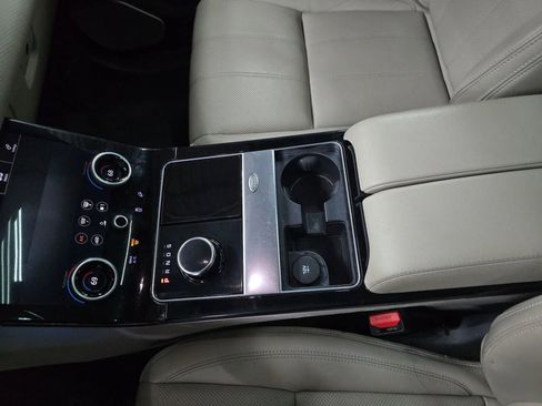 Used 2018 Land Rover Range Rover Velar R-Dynamic SE image 38