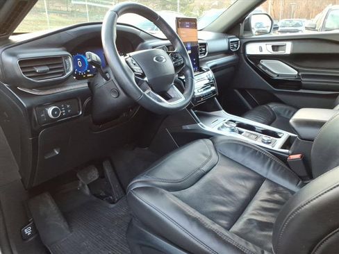Certified 2022 Ford Explorer Platinum w/ Equipment Group 601A image 13