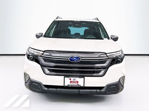 Used 2026 Subaru Forester Premium AWD/4WD image 2