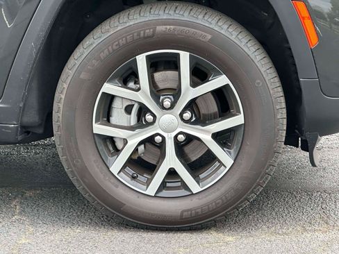 Used 2024 Jeep Grand Cherokee Limited AWD/4WD image 7