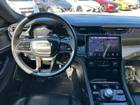 Used 2022 Jeep Grand Cherokee Overland w/ Luxury Tech Group IV image 2