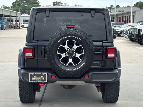 Used 2022 Jeep Wrangler Unlimited Rubicon w/ Cold Weather Group image 4