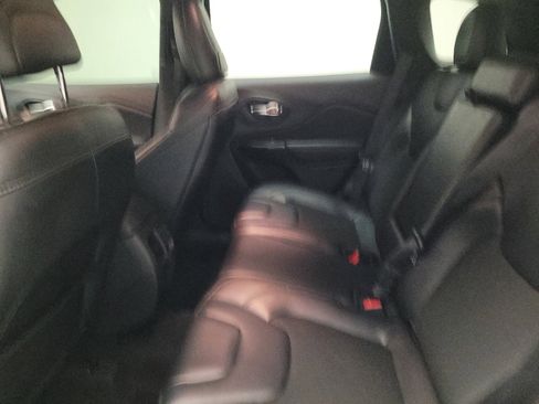 Used 2021 Jeep Cherokee Latitude Plus image 18