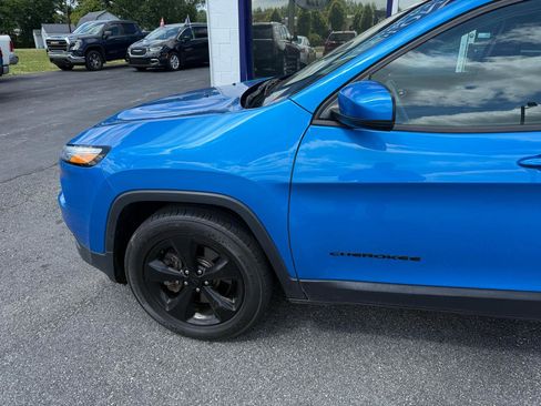 Used 2018 Jeep Cherokee Limited w/ High Altitude Package AWD/4WD image 3