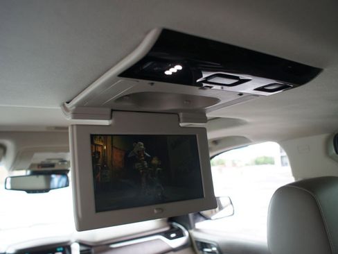 Used 2015 Chevrolet Suburban LT RWD image 11