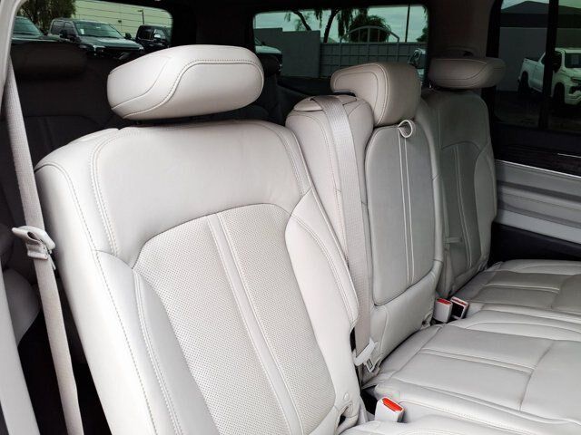 Used 2022 Jeep Wagoneer Series II AWD/4WD image 14