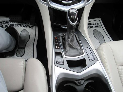 Used 2014 Cadillac SRX Luxury image 16