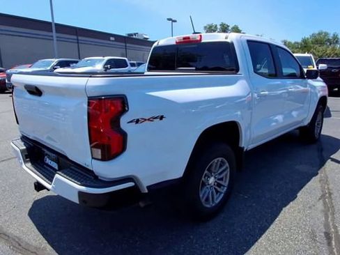 Used 2023 Chevrolet Colorado LT w/ LT Convenience Package II AWD/4WD image 8