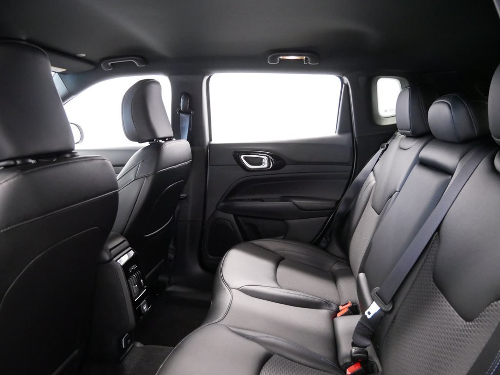 New 2026 Jeep Compass Latitude AWD/4WD image 14