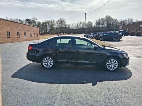 Used 2015 Volkswagen Jetta SE FWD image 4