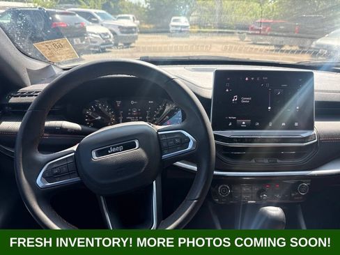 Used 2025 Jeep Compass Trailhawk w/ Trailer Tow Group AWD/4WD image 8