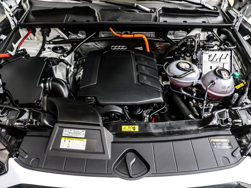 Used 2024 Audi Q5 e Prestige w/ Prestige Package image 12