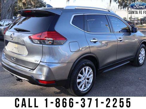 Used 2017 Nissan Rogue SV image 4