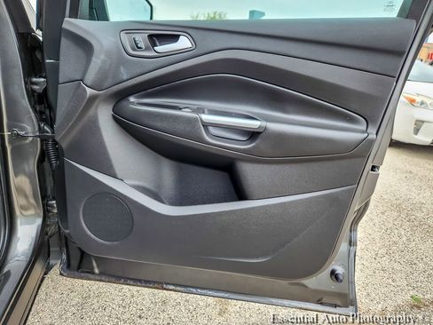 Used 2017 Ford Escape SE w/ Equipment Group 201A AWD/4WD image 21