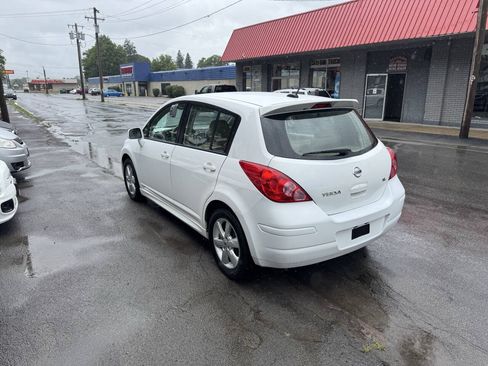Used 2011 Nissan Versa Hatchback w/ Premium Pkg FWD image 6