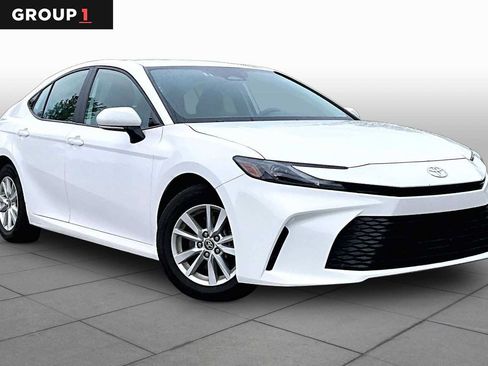 Used 2025 Toyota Camry LE FWD image 3