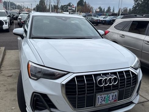 Used 2022 Audi Q3 2.0T Premium w/ Convenience Package image 1