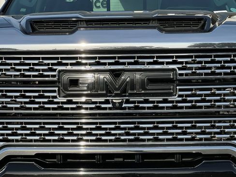 Used 2022 GMC Sierra 3500 Denali w/ Denali Black Diamond Edition AWD/4WD image 40