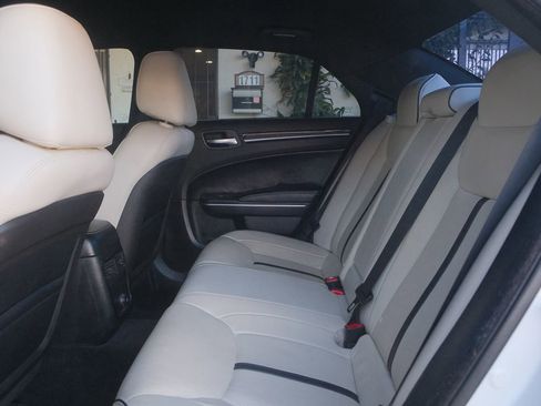 Used 2013 Chrysler 300 Motown image 33