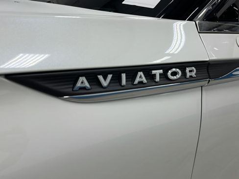 Used 2025 Lincoln Aviator AWD image 43