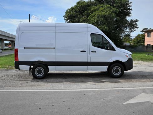 Used 2025 Mercedes-Benz Sprinter 2500 image 5