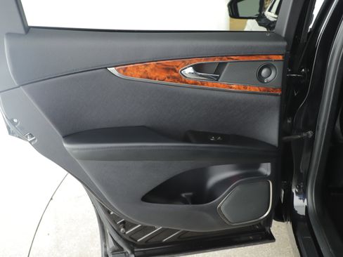 Used 2019 Lincoln Nautilus Reserve image 12