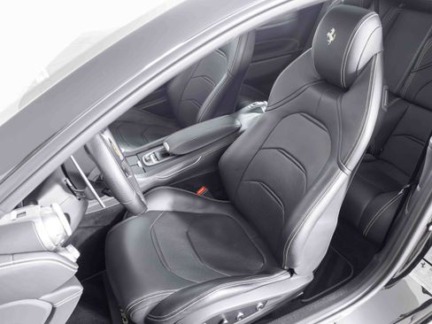 Used 2019 Ferrari GTC4Lusso image 32
