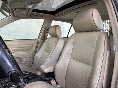 Used 2005 Lexus IS 300 image 16