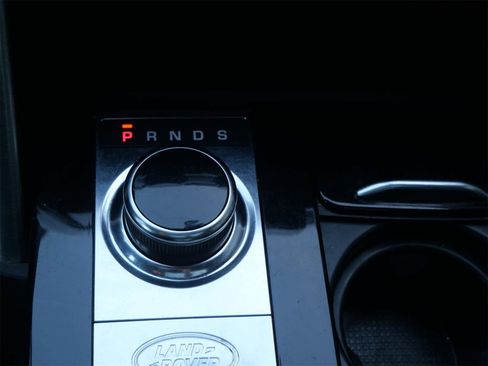 Used 2018 Land Rover Discovery HSE image 18